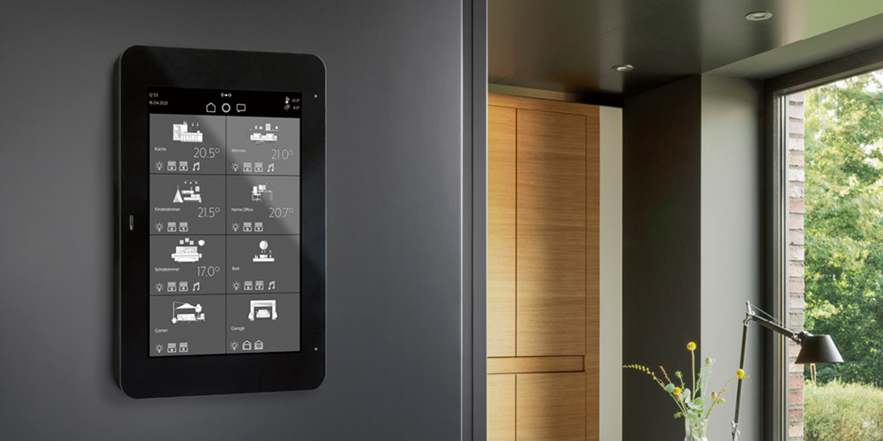 JUNG Smart Panel 8 bei Elektro-Walter in Würzburg